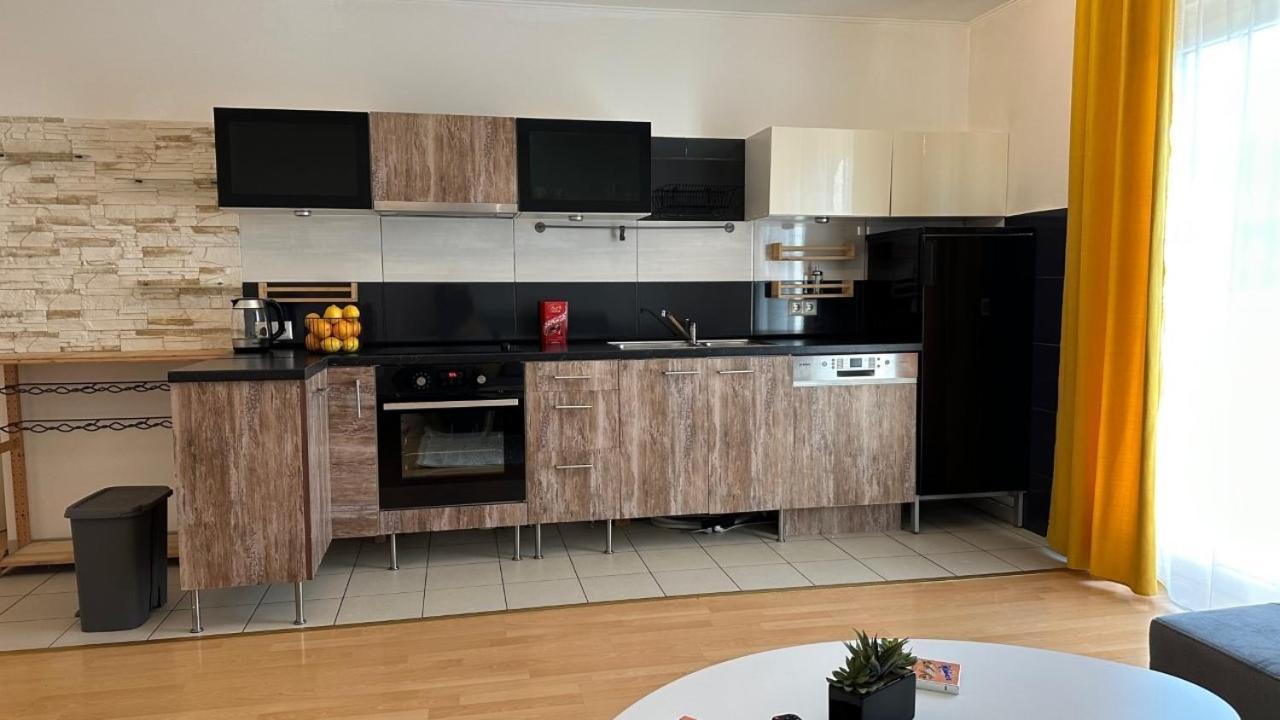 Modern Flat Incl Parking, Near Metro U1 Apartment *