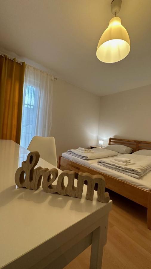 Modern Flat Incl Parking, Near Metro U1 *