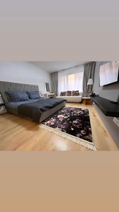 Old Town Three #3 Apartment