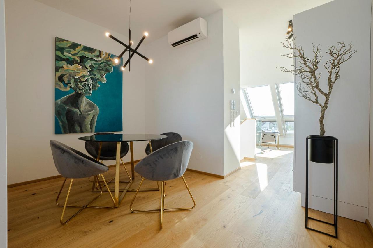 Orestaliving - Penthouse With Designer Renovation *