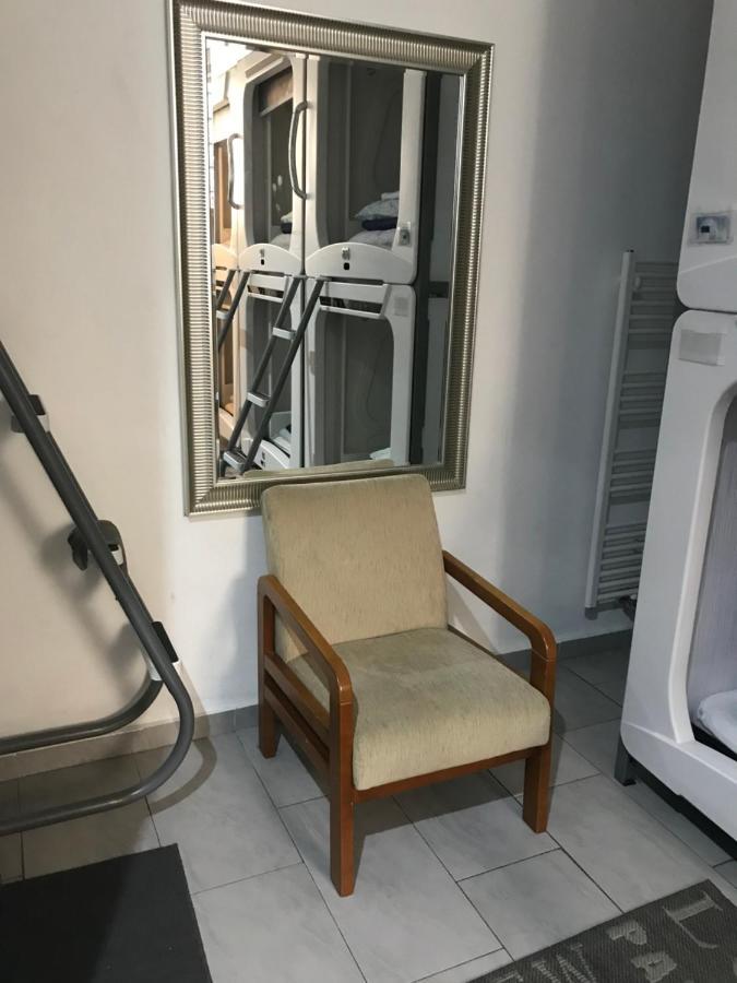 Simple Apt - 8 Bed Is Having No Kitchen