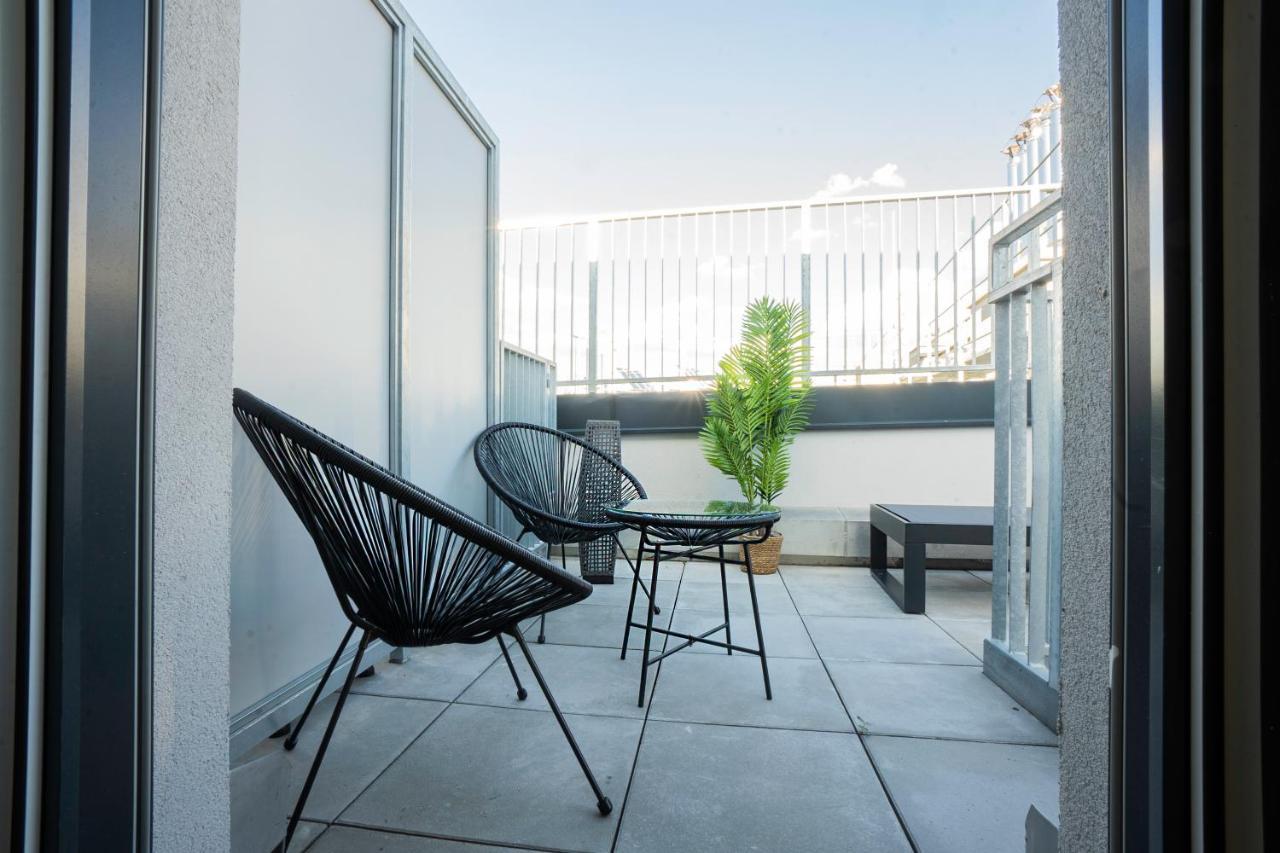 Orestaliving - Penthouse With Designer Renovation Apartamento