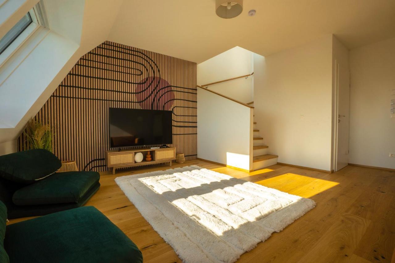 Orestaliving - Penthouse In 2nd District With View Vienna