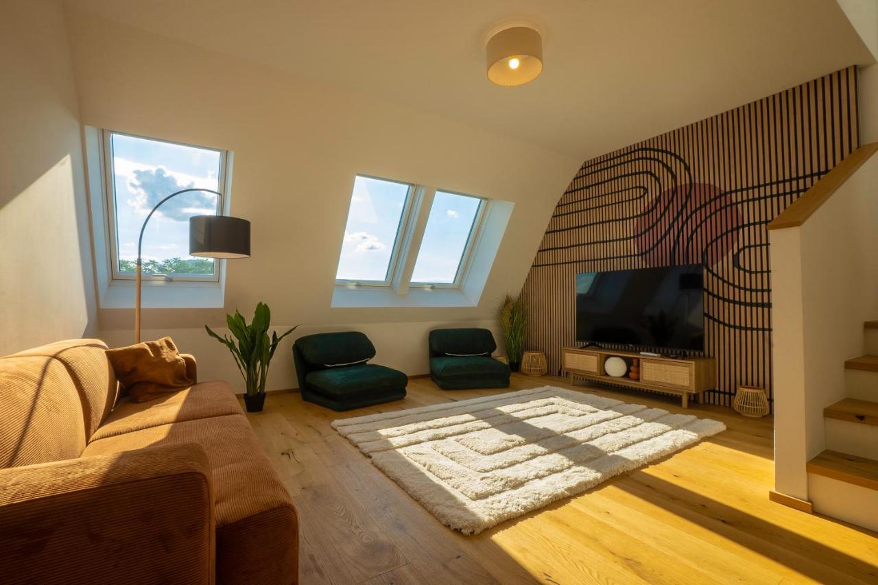 Orestaliving - Penthouse In 2nd District With View * Vienna