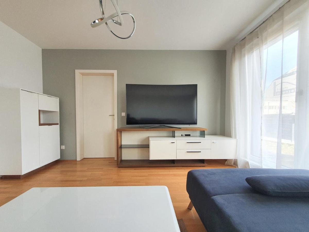 Apartment Near Lake Spacious & Furnished Beautiful