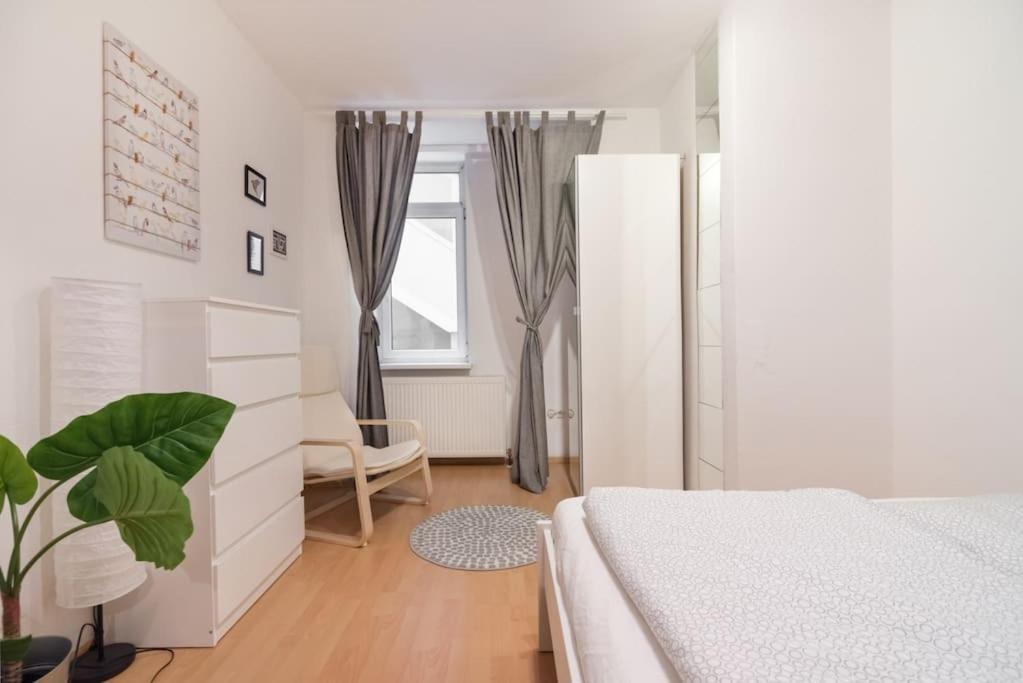 Spacious Apartment *