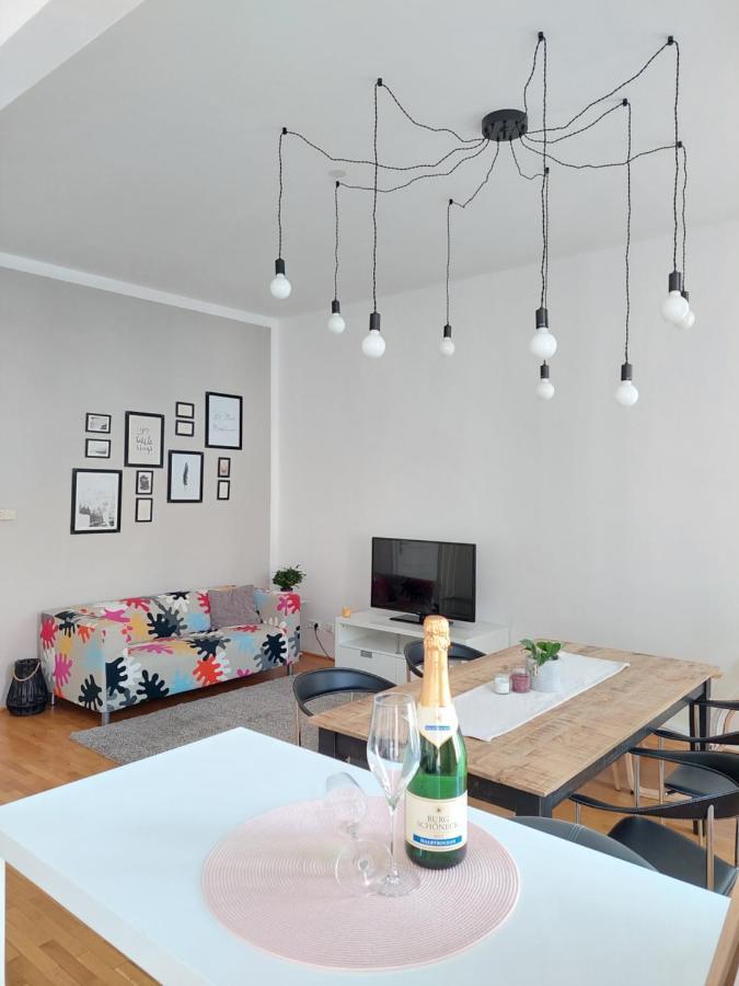 Charm Apartment *