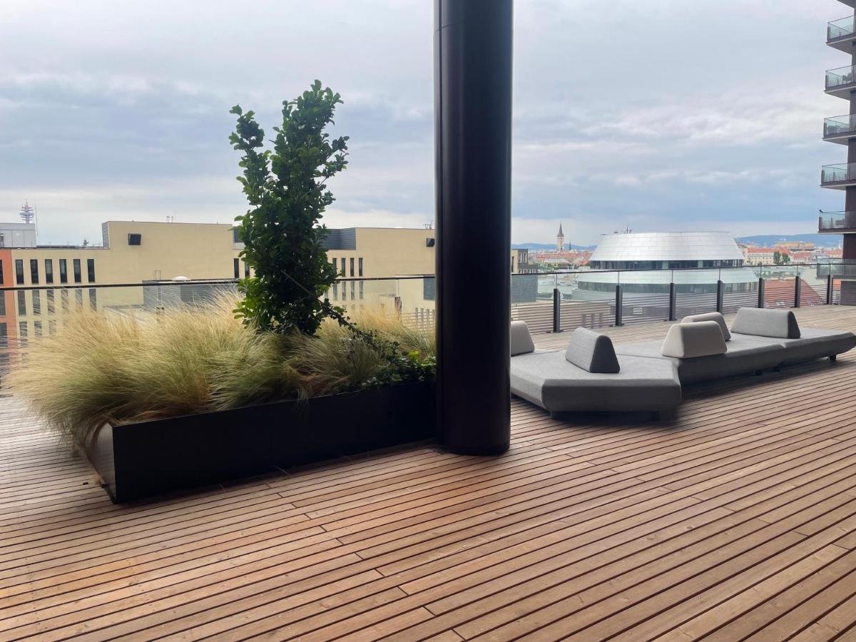 Apartment Sunrise Above Sky With Rooftop Pool Wien