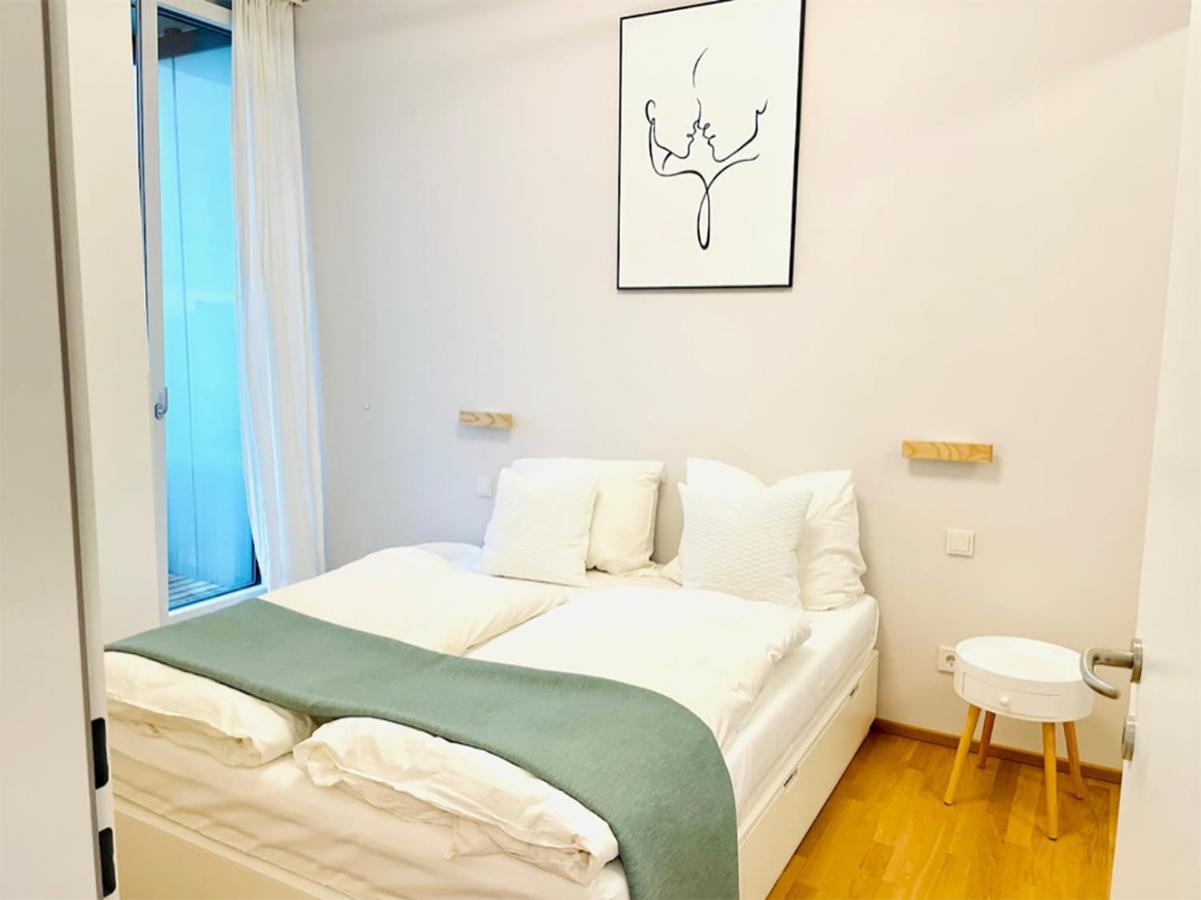 Sunrise Above Sky With Rooftop Pool Apartment Wien