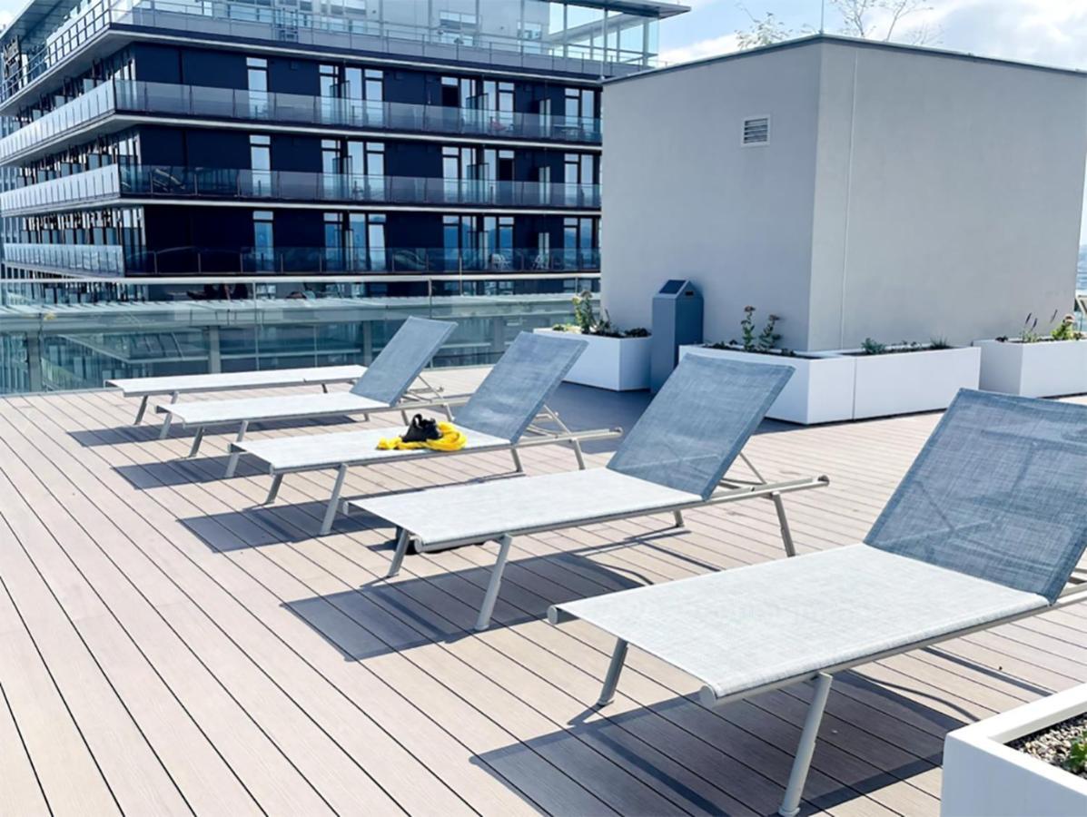 Sunrise Above Sky With Rooftop Pool * Wien