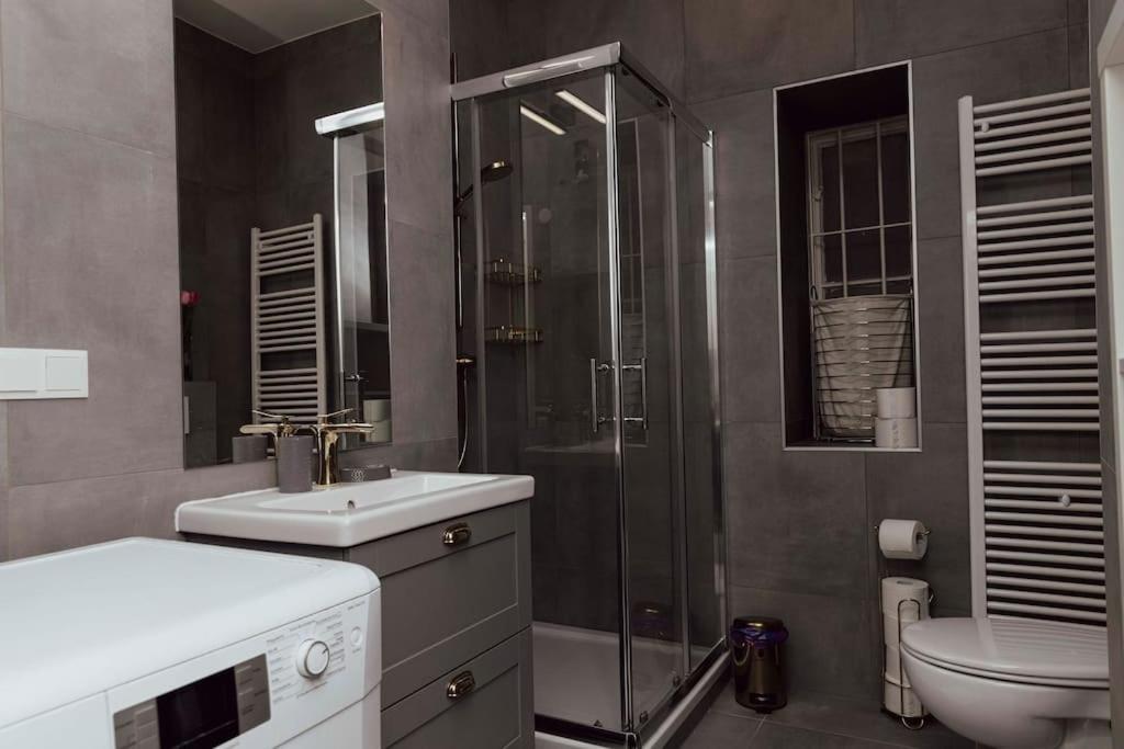 Modern Stylish Comfortable 2 Bedroom Apartment