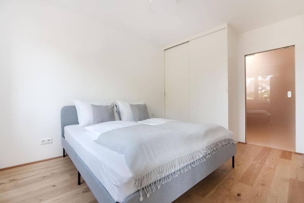 Gruene Und Zentrale Ruhelage Im Neubau Mit Balkon Apartamento *
