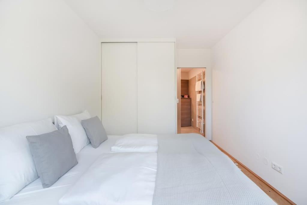 Gruene Und Zentrale Ruhelage Im Neubau Mit Balkon Apartamento *