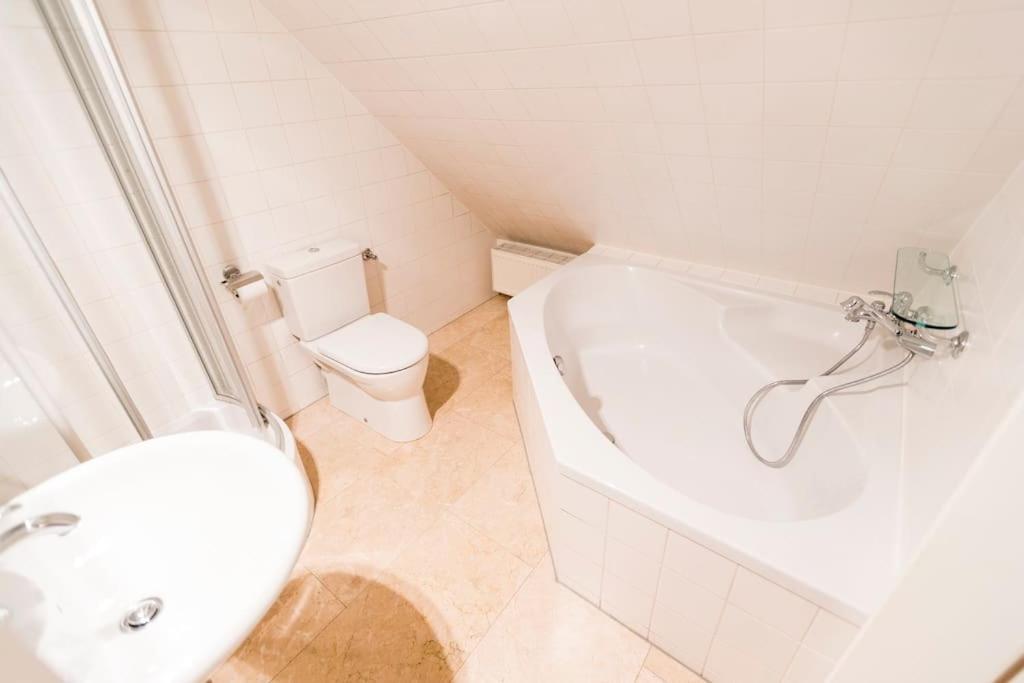 Luxurious Maisonette At The Heart Of