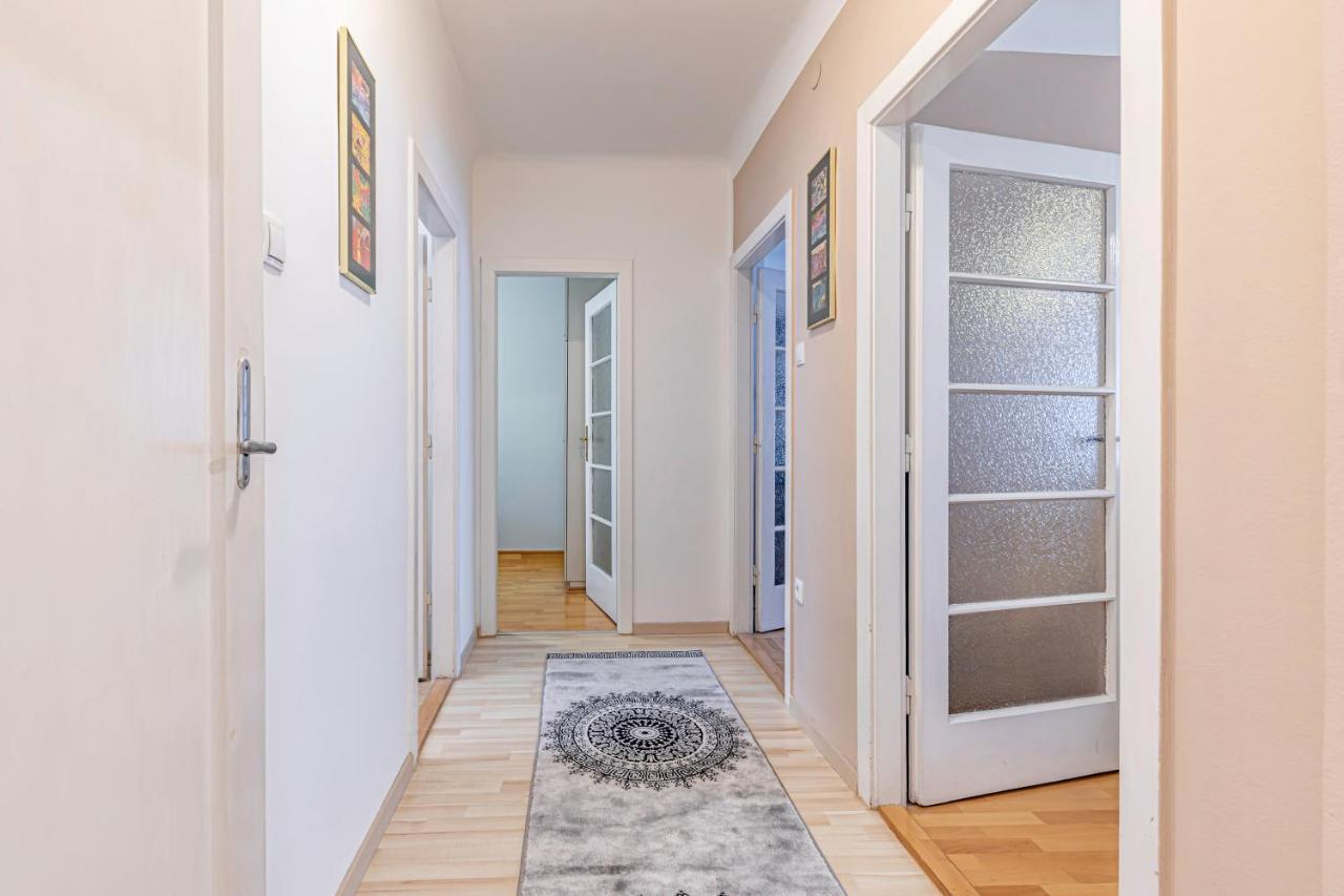 1010 Apartment *