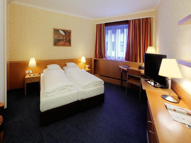 Strudlhof Hotel 4*