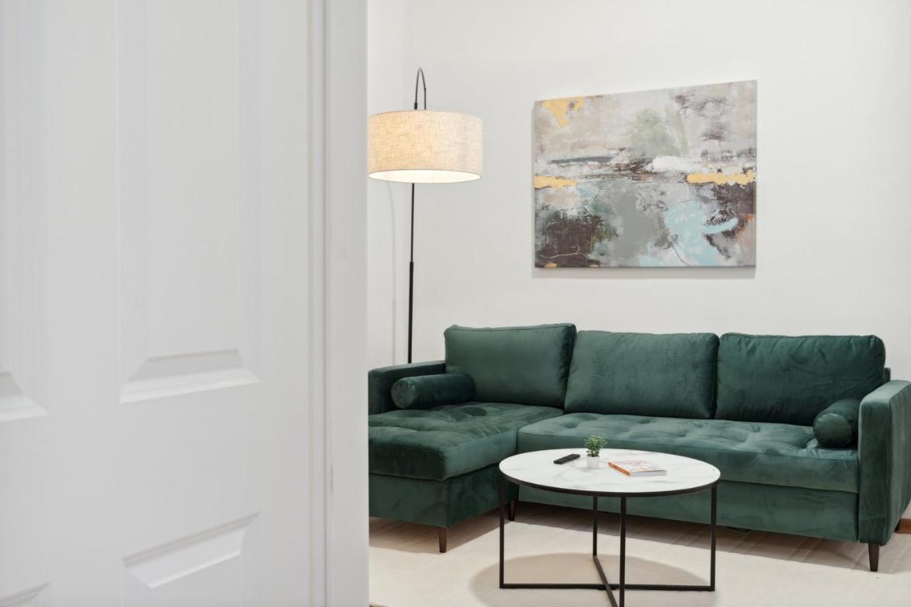 Center Designer Modern Apartment