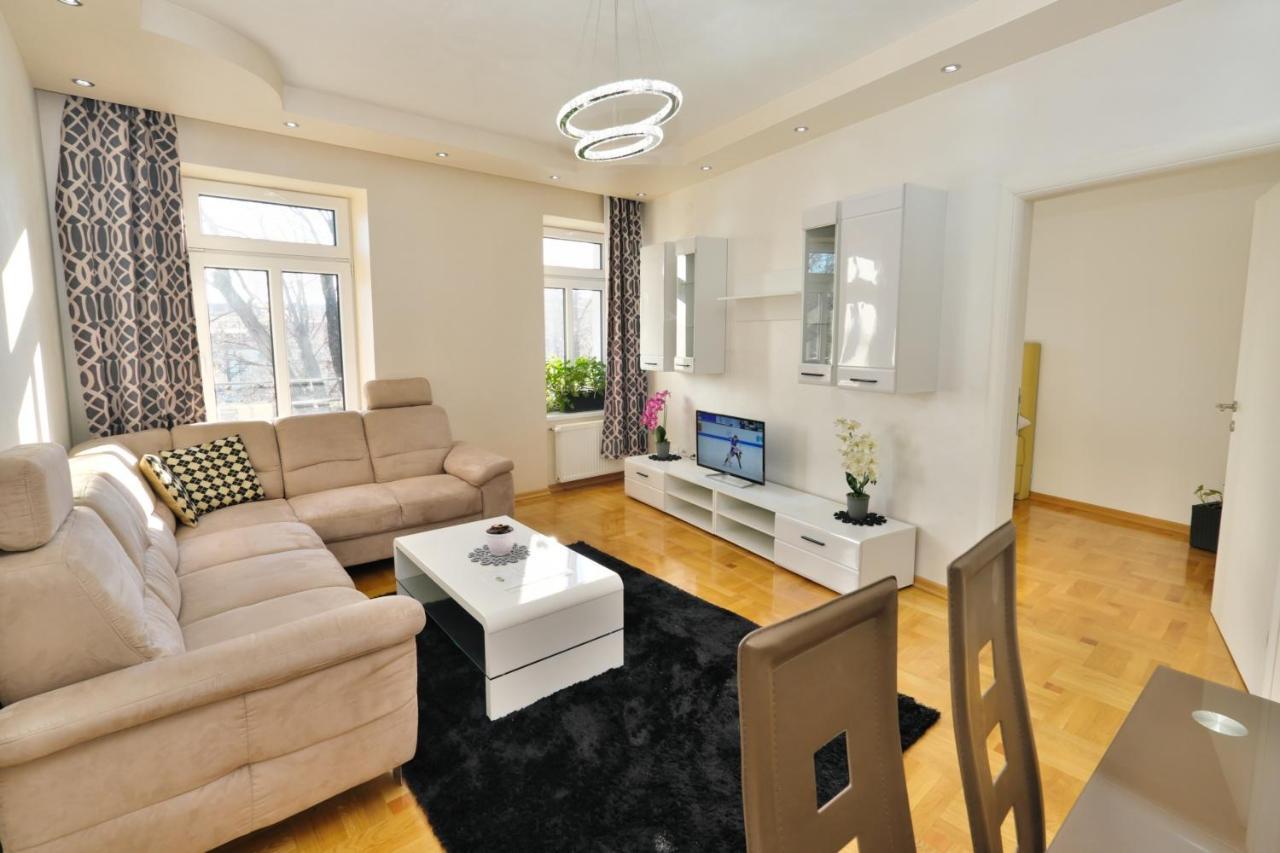 Lux Prestige * Vienna