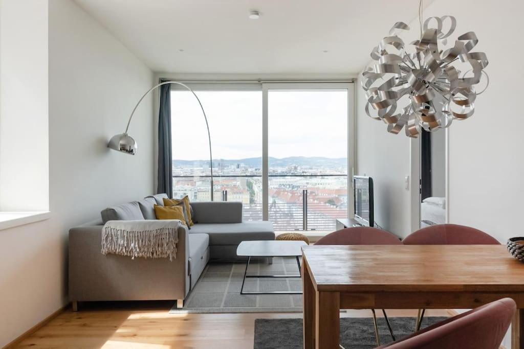 Hoch Hinaus, Neu Und Stilvoll Mit Pool Am Dach Apartment