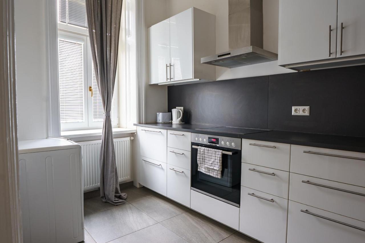 Central Living - Schoenbrunn Apartment