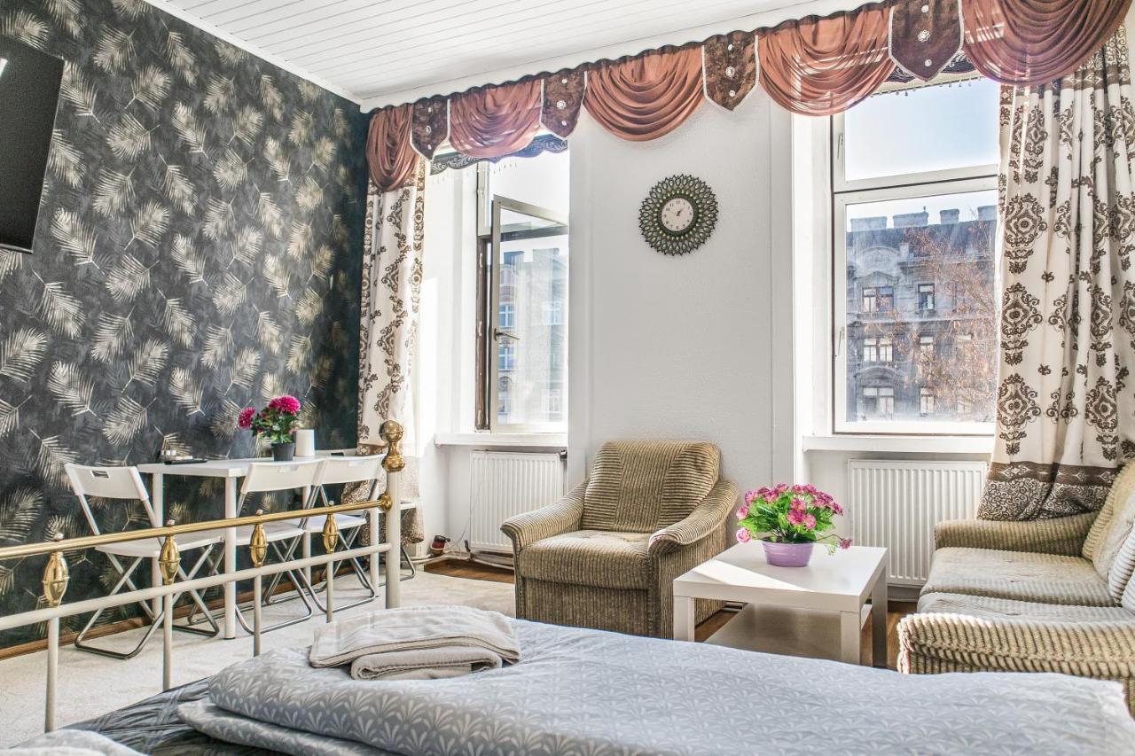 Apartment Adorable 2br Apt. Near Millenium Tower And Danube