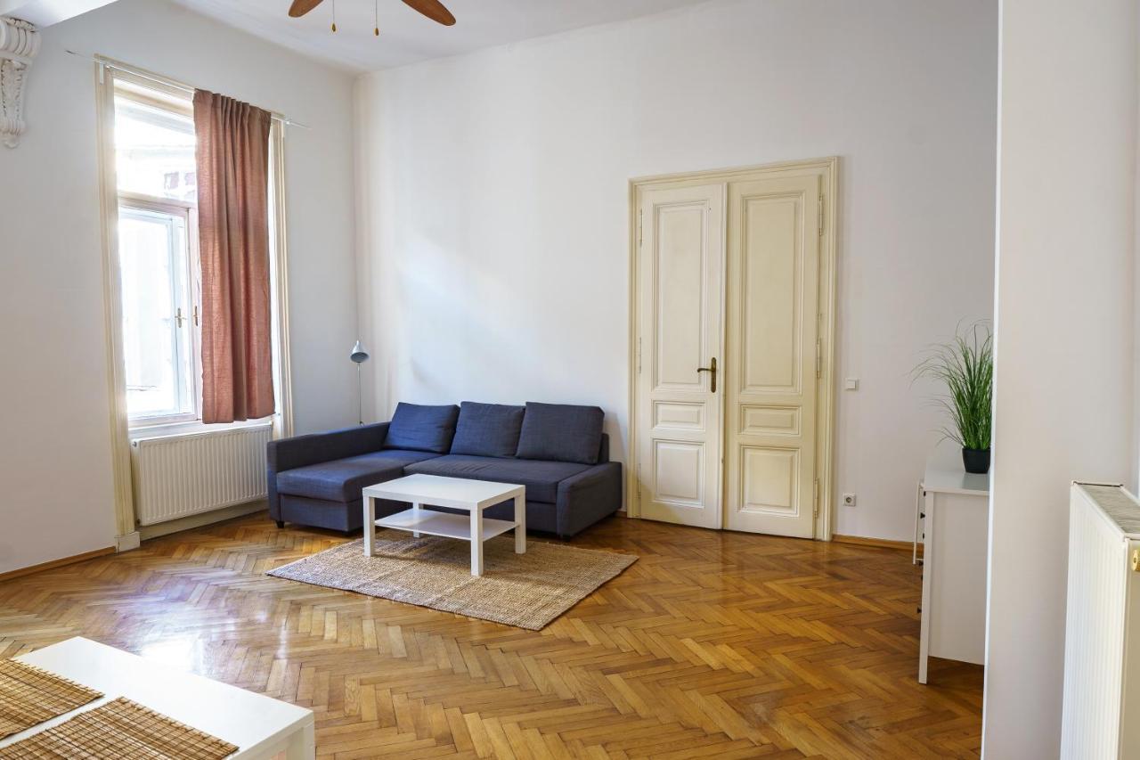 1060 Apartment