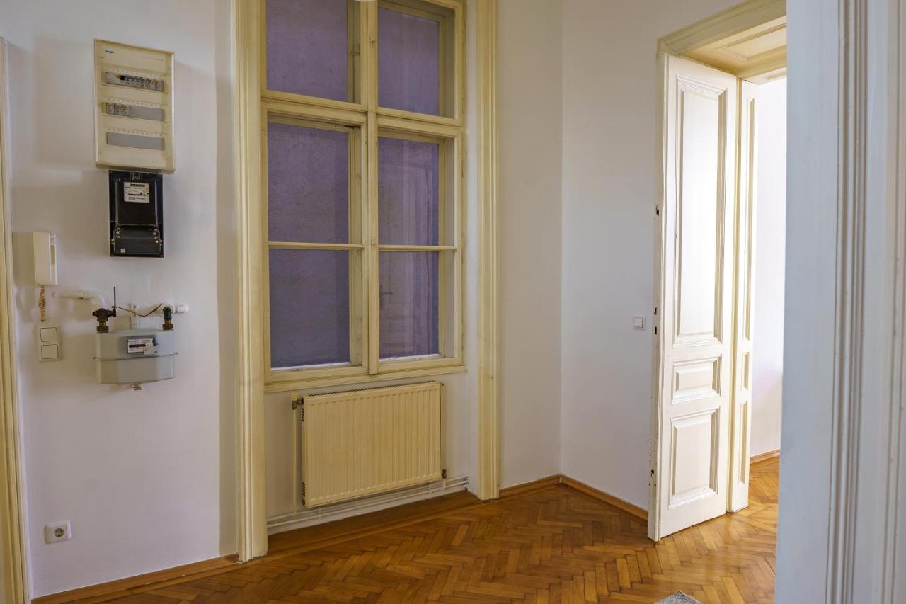 Apartment 1060 *