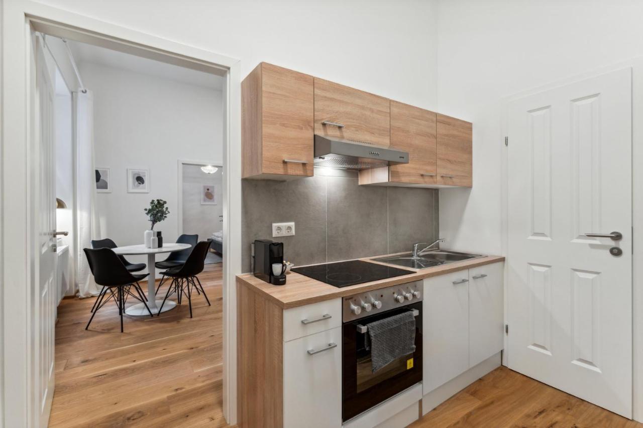Center Designer Modern