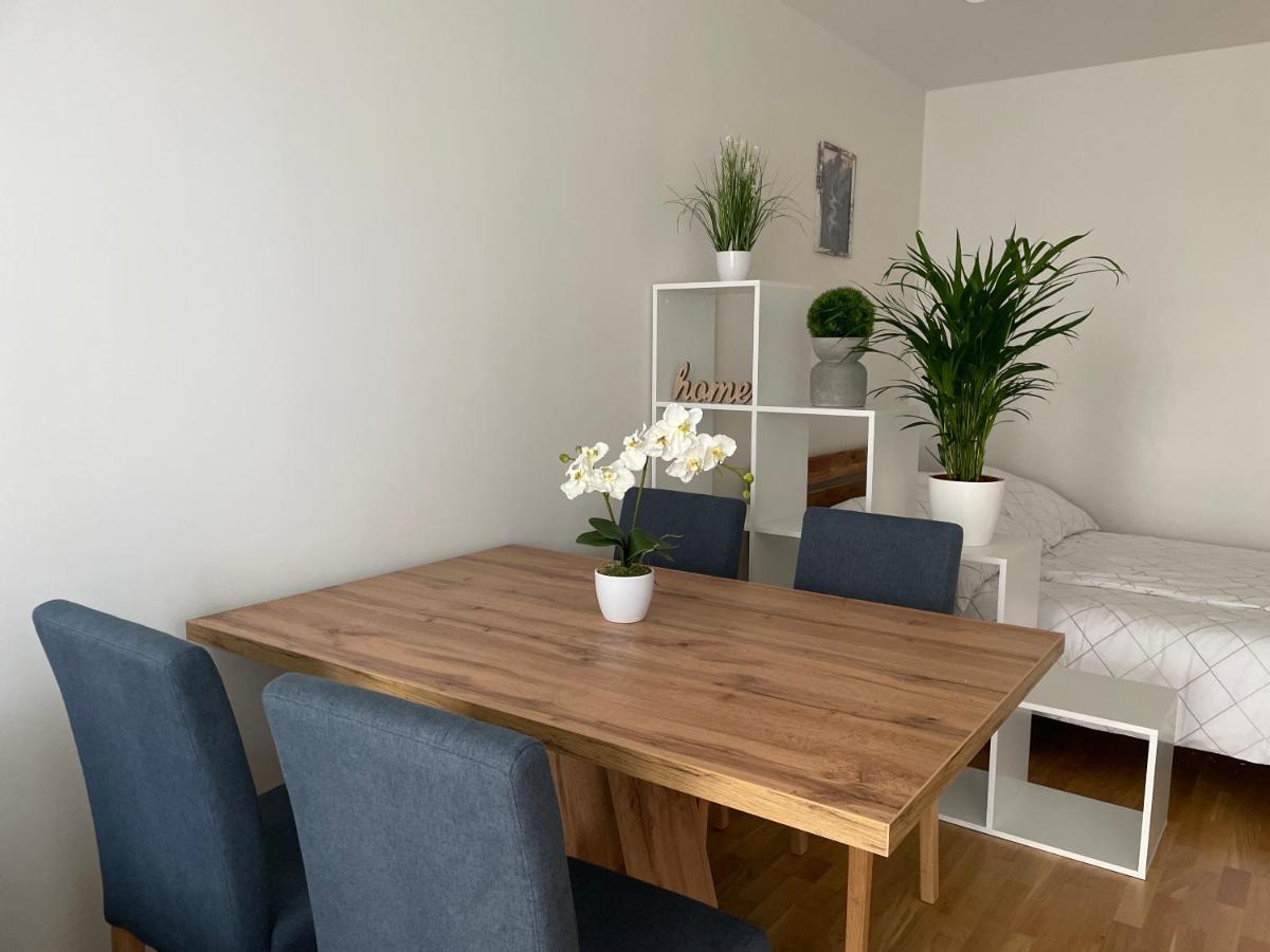 55 M2 Stylish With Balcony & Parking Apartment Wien