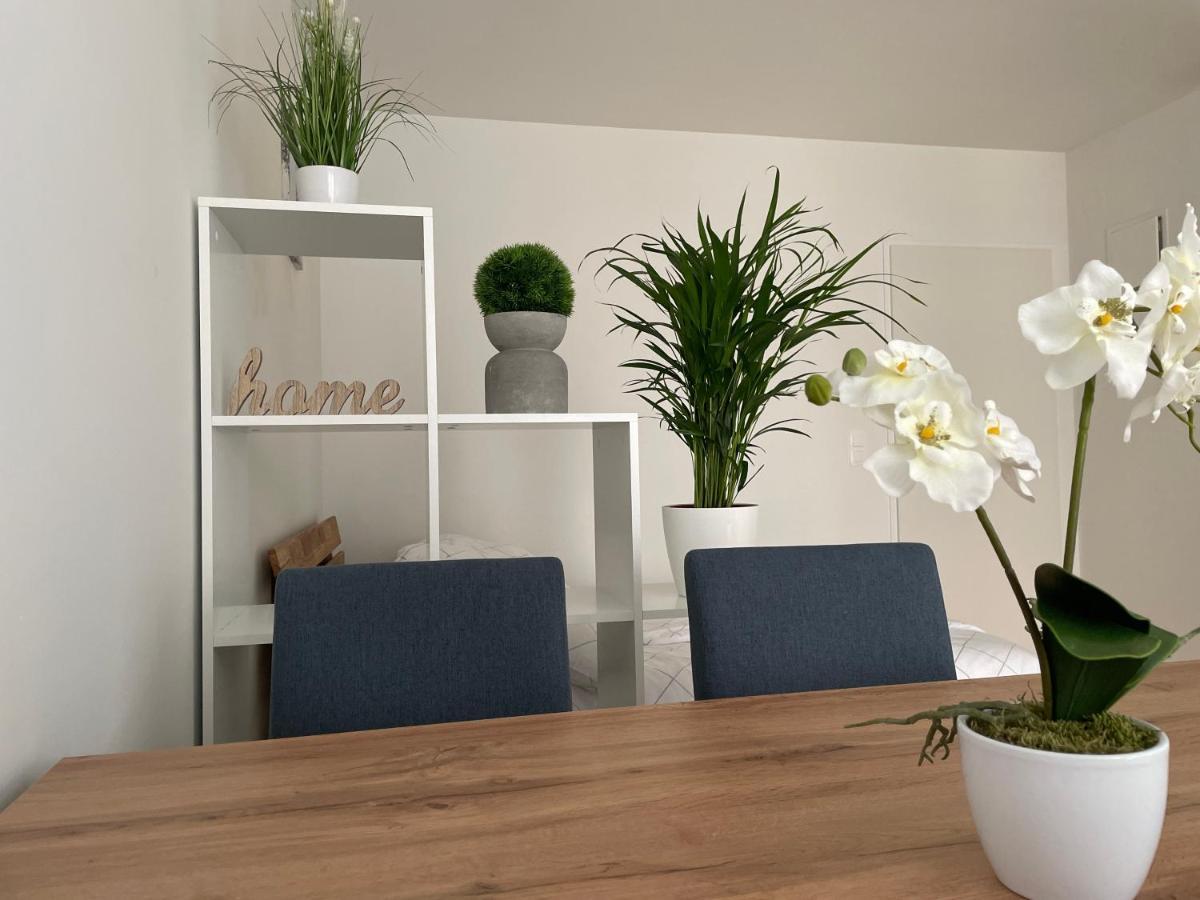 Apartment 55 M2 Stylish With Balcony & Parking *