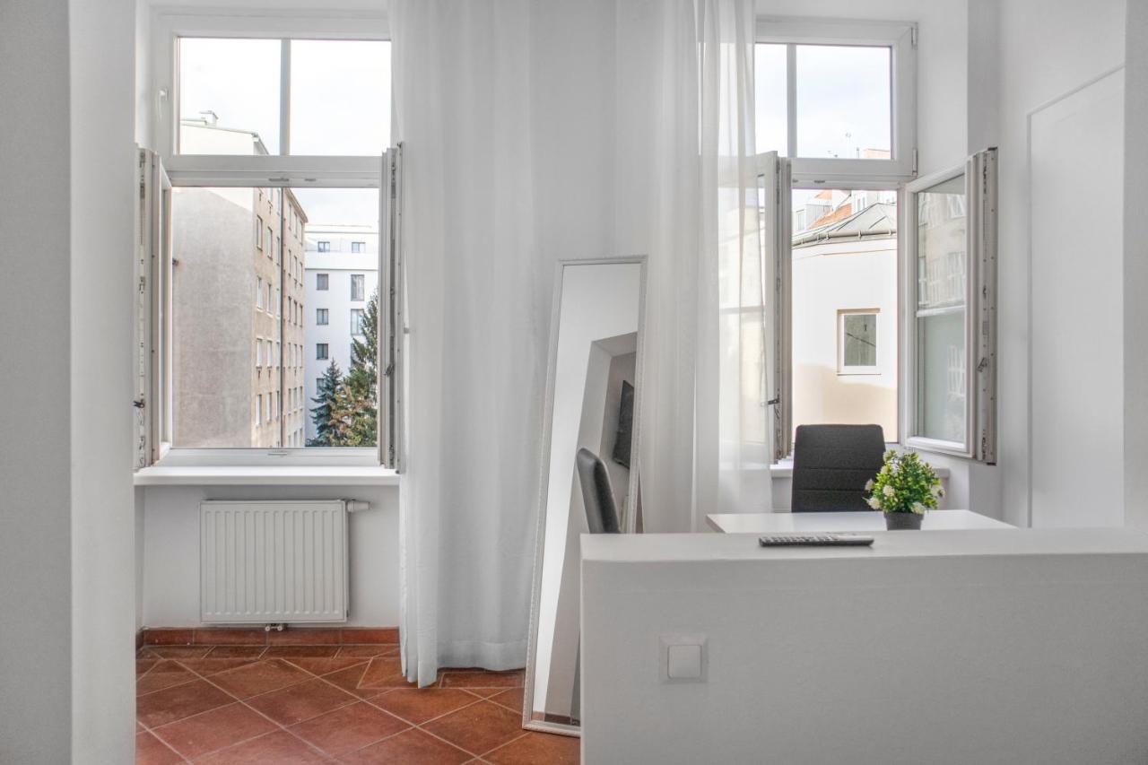 Superb 7br For 22 People Near Hauptbahnhof Apartment *