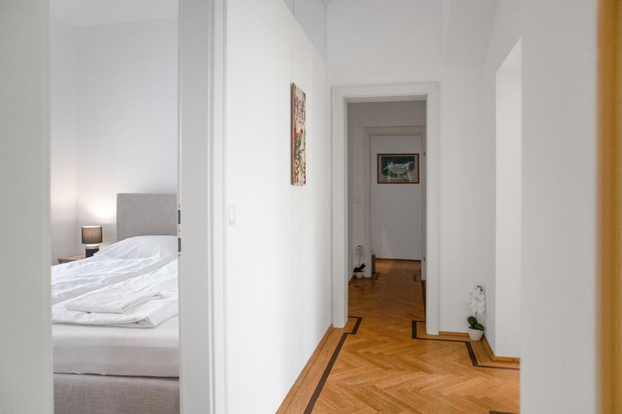 Superb 7br For 22 People Near Hauptbahnhof