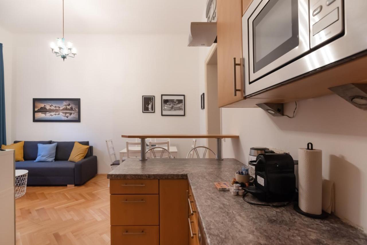Zentrale Ruhelage Im Typischen Wiener Altbau * Vienna
