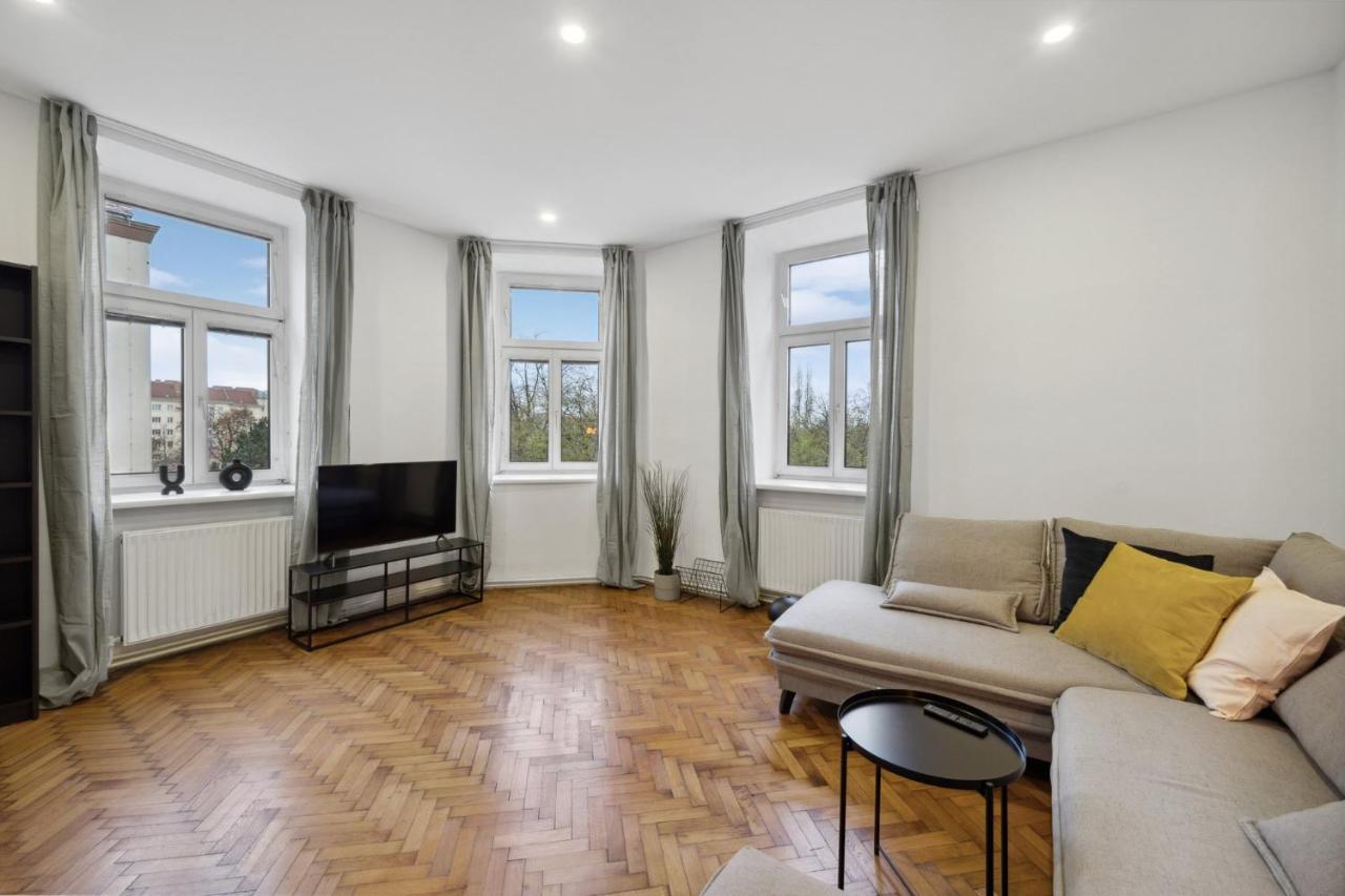 Apartment Big Spacious In *