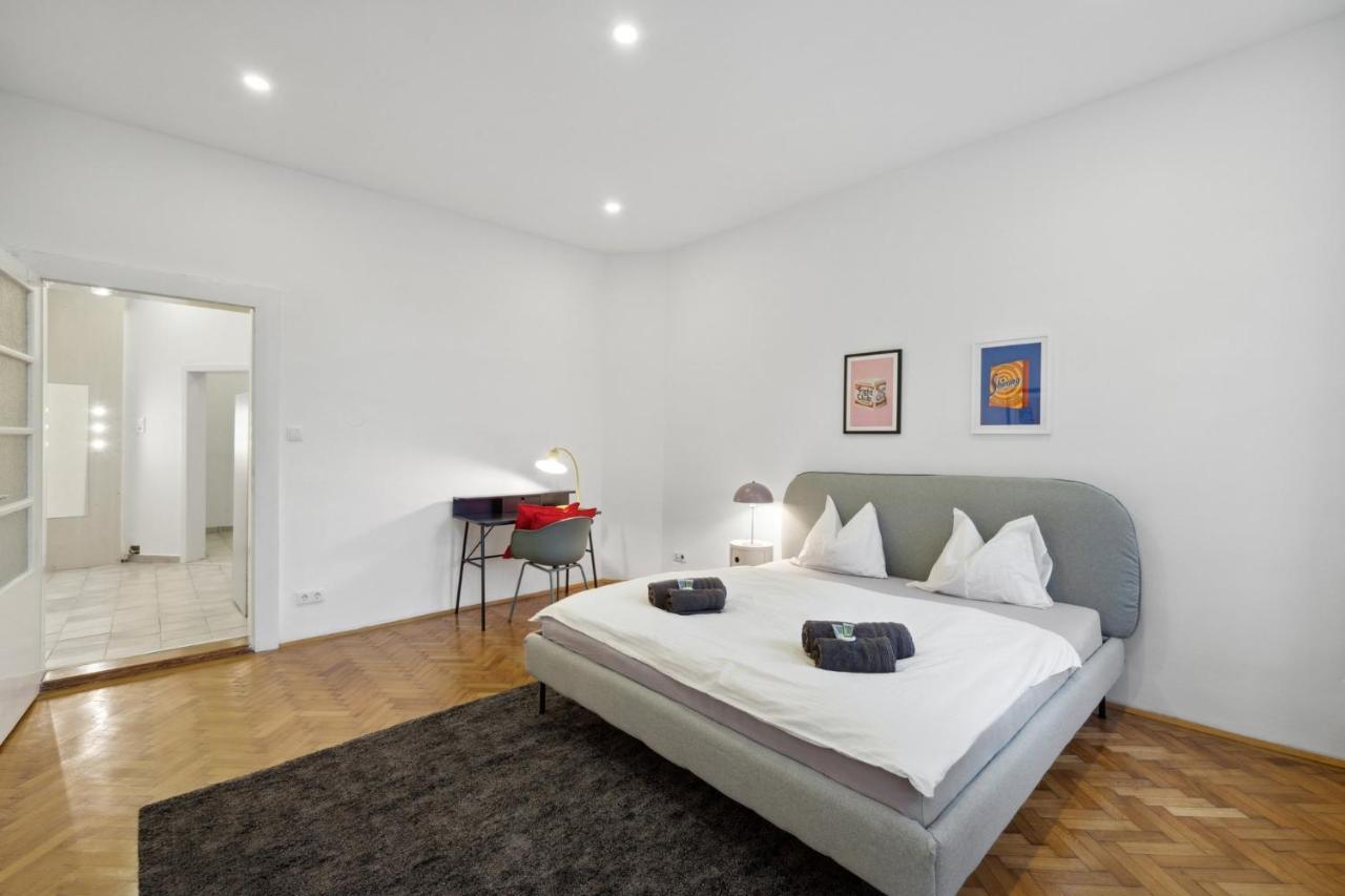 Big Spacious In Apartment