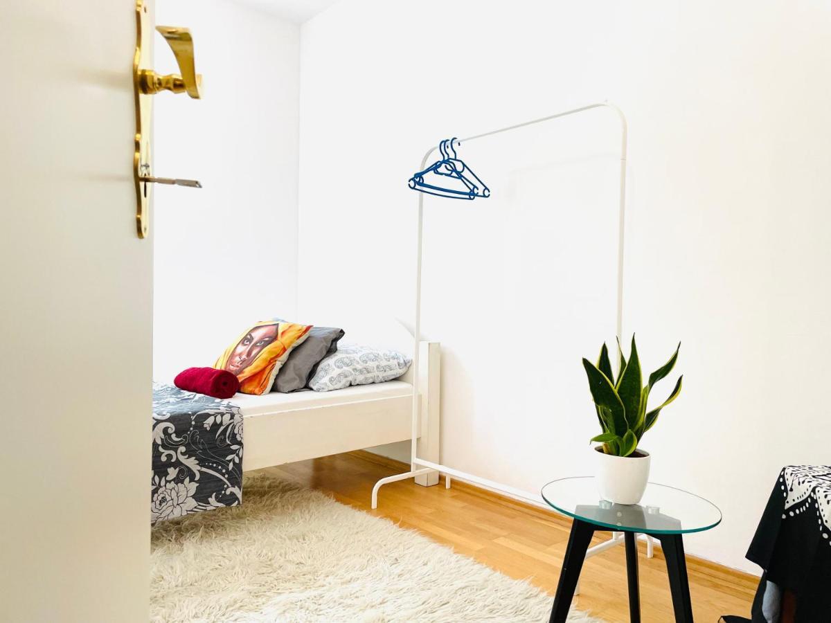 Homestay Karlsrooms *