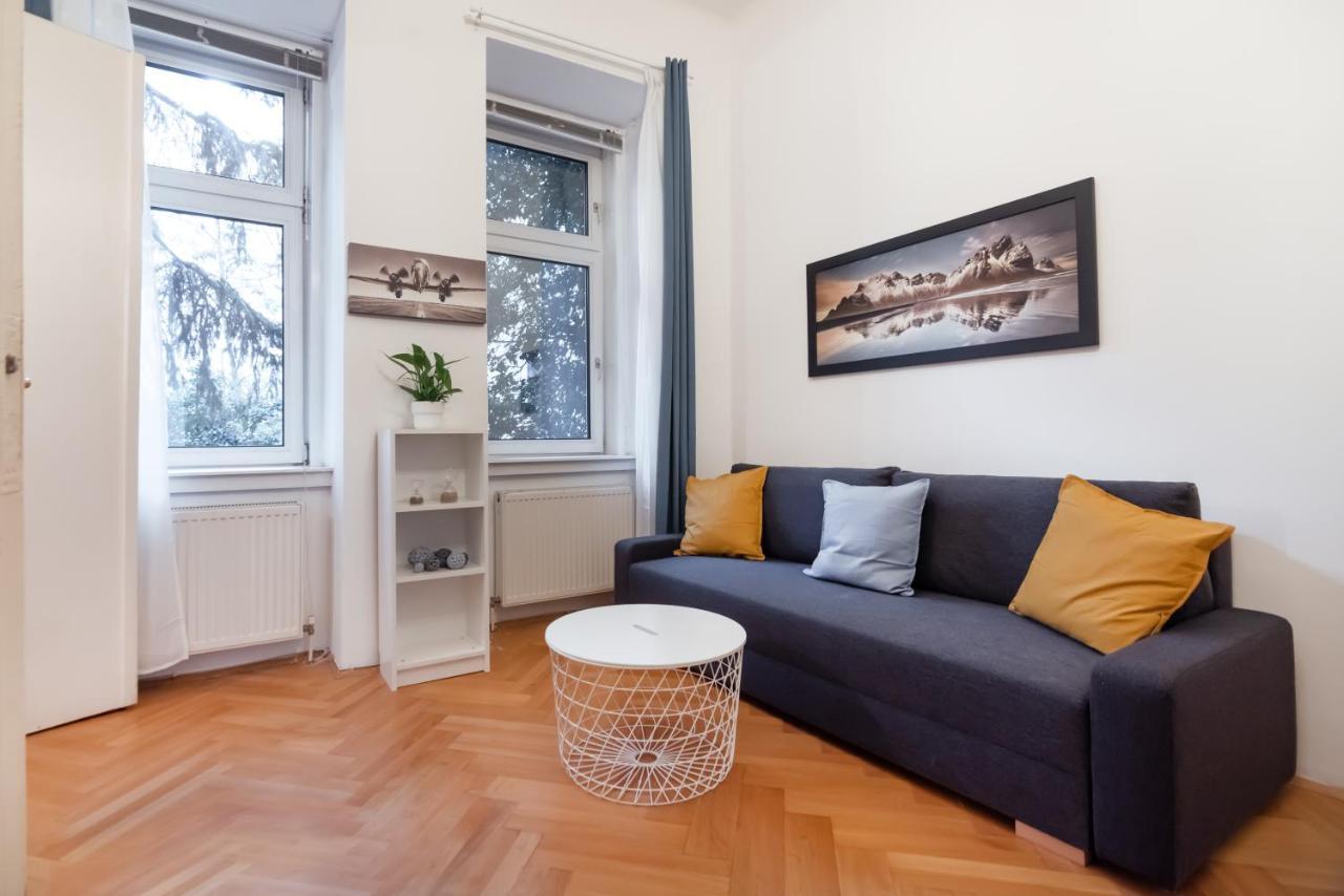 Apartment Zentrale Ruhelage Im Typischen Wiener Altbau *