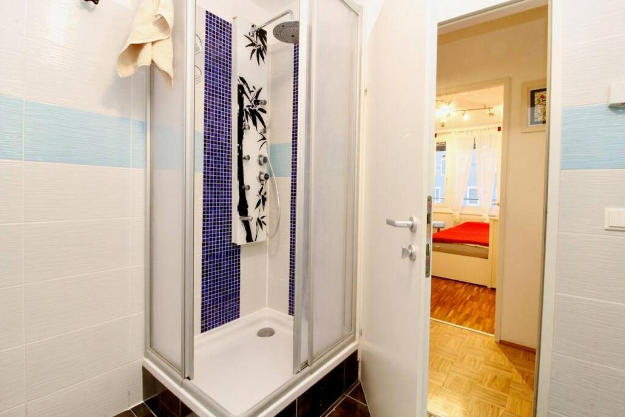 Grosse Balkonwohnung Bei Uno City Apartamento