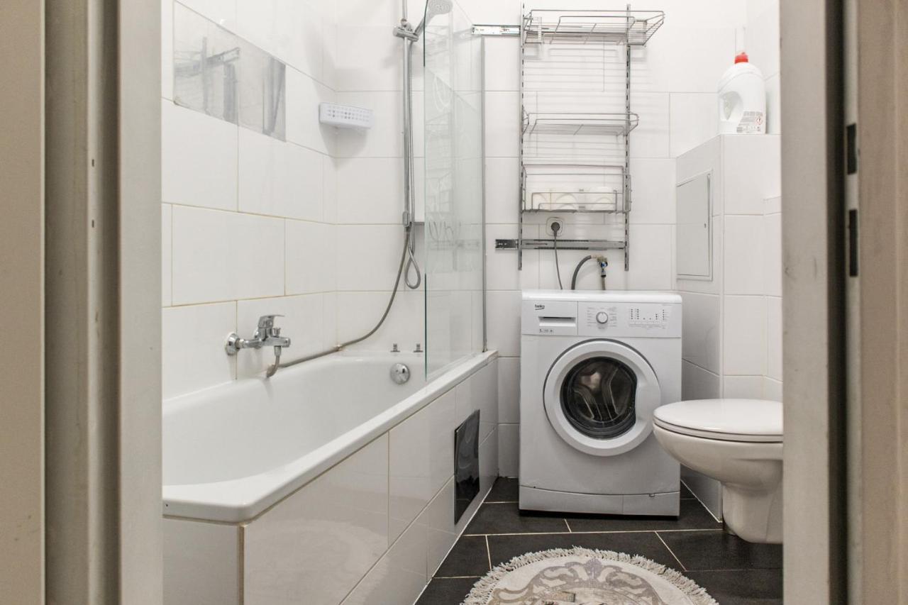 Guest house Joyful 2br Shared Near Millenium Tower & Danube River Vienna