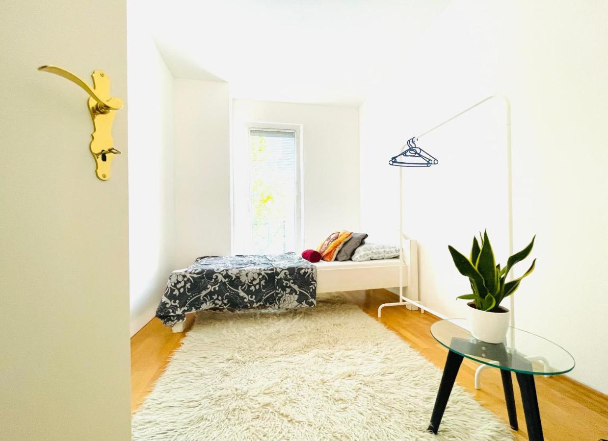 Karlsrooms Homestay *