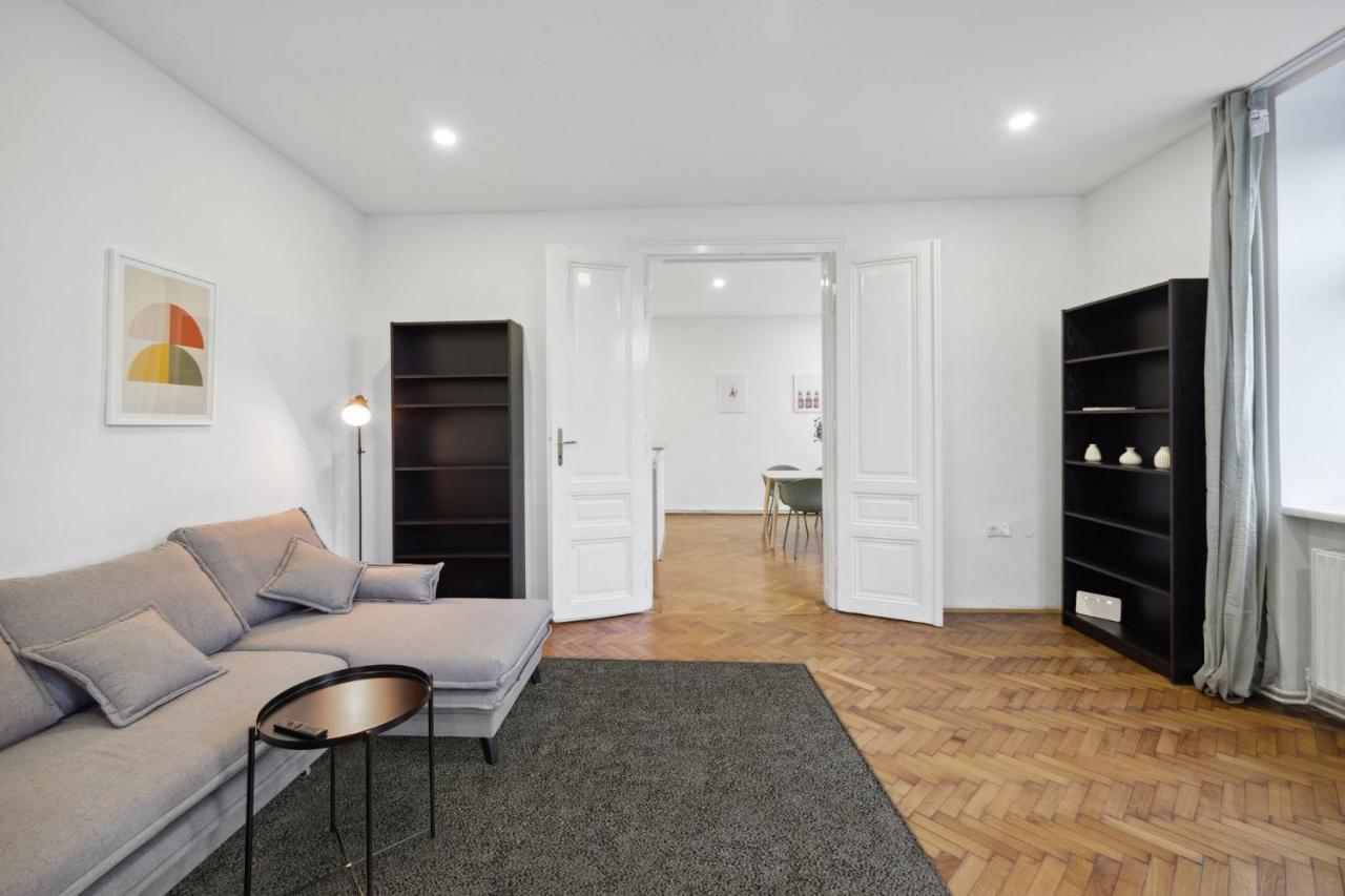 Big Spacious In Apartment