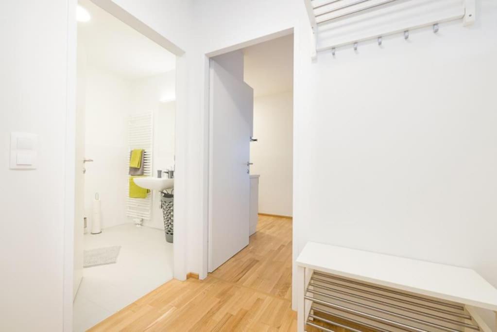 Premium With Balcony! Free Garage Parking Included! Vienna
