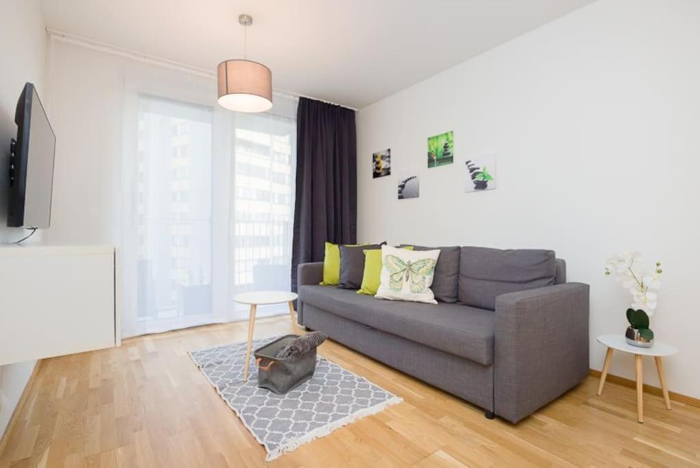 Premium With Balcony! Free Garage Parking Included! Appartamento *