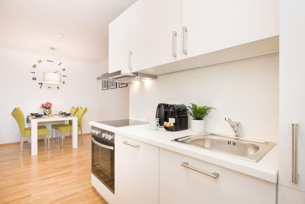 Premium With Balcony! Free Garage Parking Included! Appartamento *