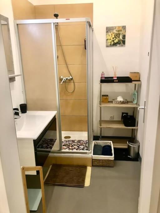 Klimatisierte Sehr Zentrale Wohnung-loftstyle- Apartment *