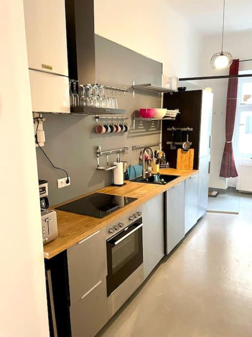 Klimatisierte Sehr Zentrale Wohnung-loftstyle- *