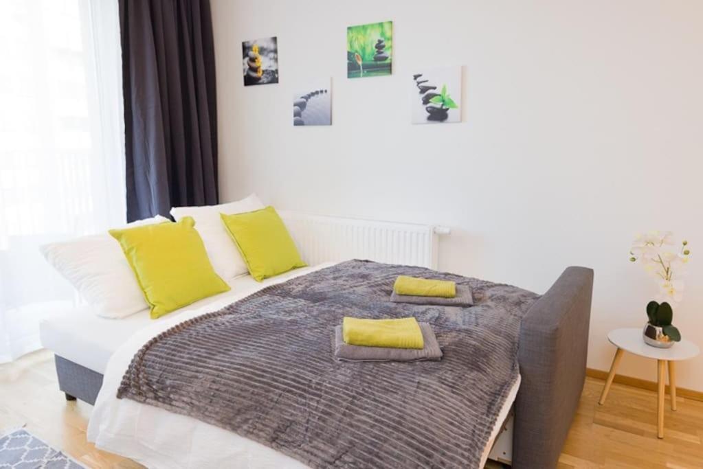 Premium With Balcony! Free Garage Parking Included!