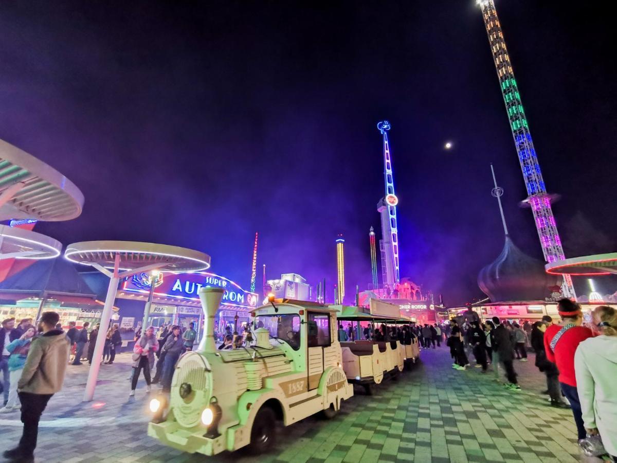 The White - Great Ferris Wheel Apartment
