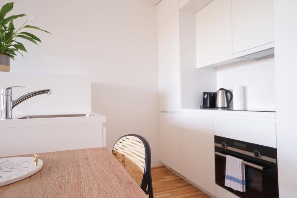 Bright & Wonderful At Oberlaa Therme Apartment *