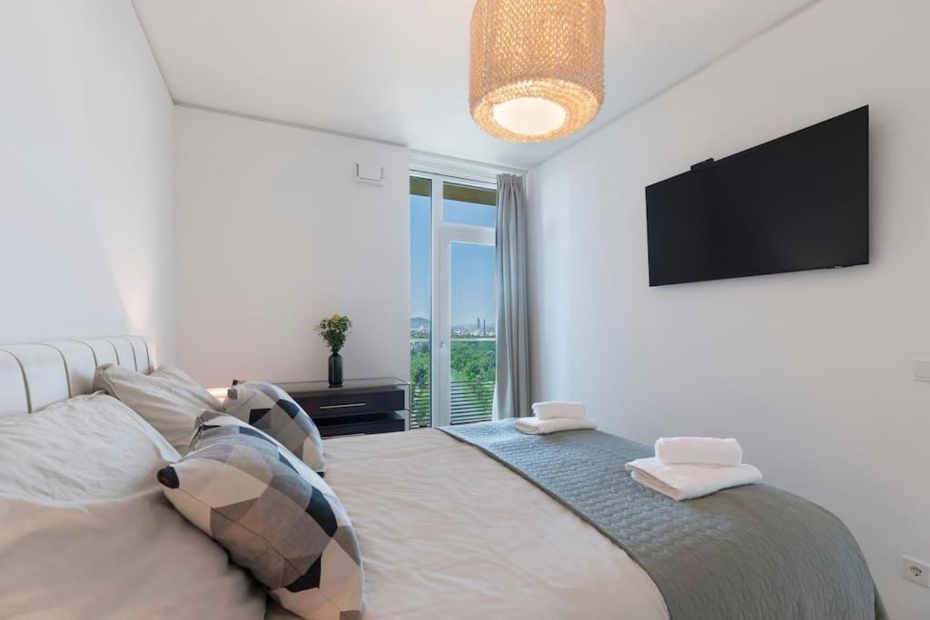 Apartment Design With Amazing View Over Wien